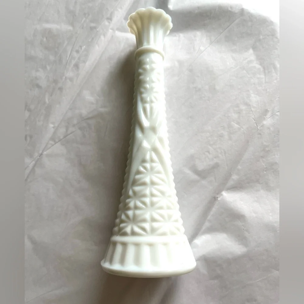 EUC! 9” White Milk Glass Vase #17 VTG